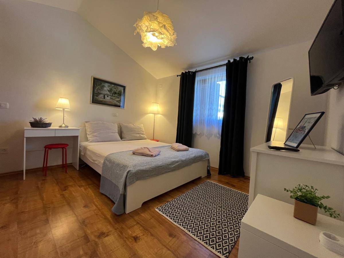 Apartment Cozy&Quiet Ровин Екстериор снимка